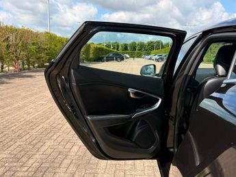 Volvo V40 1.5 T3 R-Design Nav Plus Hatchback 5dr Petrol Auto Euro 6 (s/s) 