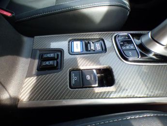 Mitsubishi Outlander 2.4h TwinMotor 13.8kWh 4h CVT 4WD Euro 6 (s/s) 5dr