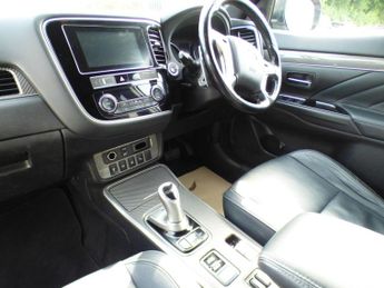 Mitsubishi Outlander 2.4h TwinMotor 13.8kWh 4h CVT 4WD Euro 6 (s/s) 5dr