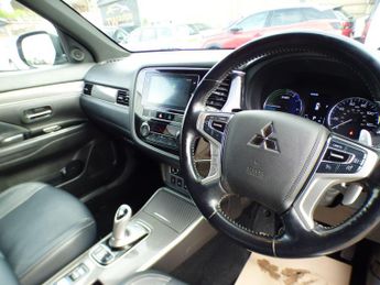 Mitsubishi Outlander 2.4h TwinMotor 13.8kWh 4h CVT 4WD Euro 6 (s/s) 5dr