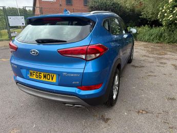Hyundai Tucson 2.0 CRDi SE Nav SUV 5dr Diesel Auto 4WD Euro 6 (136 ps)