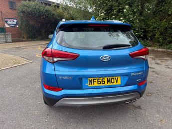Hyundai Tucson 2.0 CRDi SE Nav SUV 5dr Diesel Auto 4WD Euro 6 (136 ps)