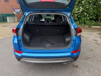 Hyundai Tucson 2.0 CRDi SE Nav SUV 5dr Diesel Auto 4WD Euro 6 (136 ps)