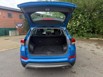 Hyundai Tucson 2.0 CRDi SE Nav SUV 5dr Diesel Auto 4WD Euro 6 (136 ps)