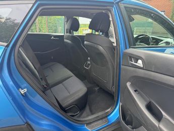 Hyundai Tucson 2.0 CRDi SE Nav SUV 5dr Diesel Auto 4WD Euro 6 (136 ps)