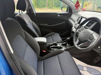Hyundai Tucson 2.0 CRDi SE Nav SUV 5dr Diesel Auto 4WD Euro 6 (136 ps)
