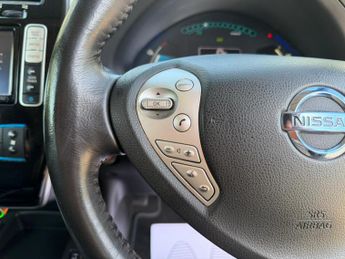 Nissan LEAF 30kWh Tekna Hatchback 5dr Electric Auto (109 bhp)