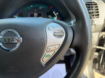 Nissan LEAF 30kWh Tekna Hatchback 5dr Electric Auto (109 bhp)