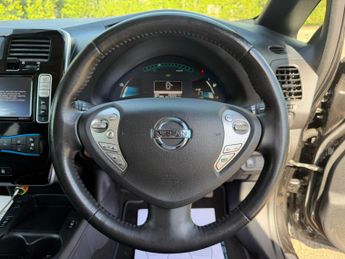 Nissan LEAF 30kWh Tekna Hatchback 5dr Electric Auto (109 bhp)
