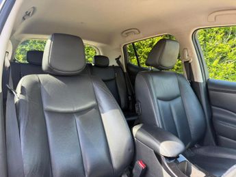 Nissan LEAF 30kWh Tekna Hatchback 5dr Electric Auto (109 bhp)