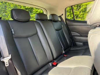 Nissan LEAF 30kWh Tekna Hatchback 5dr Electric Auto (109 bhp)