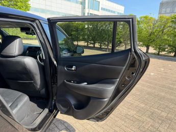 Nissan LEAF 30kWh Tekna Hatchback 5dr Electric Auto (109 bhp)