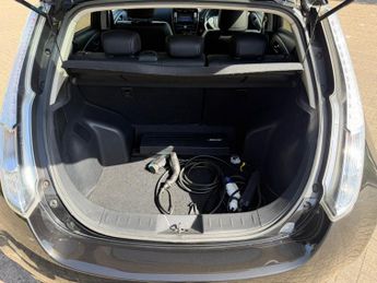 Nissan LEAF 30kWh Tekna Hatchback 5dr Electric Auto (109 bhp)