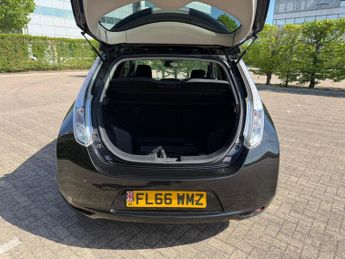 Nissan LEAF 30kWh Tekna Hatchback 5dr Electric Auto (109 bhp)