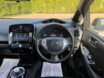 Nissan LEAF 30kWh Tekna Hatchback 5dr Electric Auto (109 bhp)