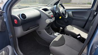 Toyota Aygo 1.0 VVT-i Blue Hatchback 5dr Petrol MultiMode Euro 4 (67 bhp)