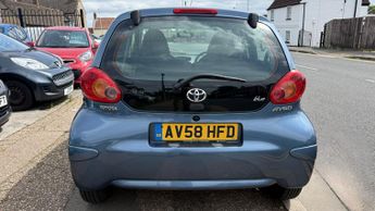 Toyota Aygo 1.0 VVT-i Blue Hatchback 5dr Petrol MultiMode Euro 4 (67 bhp)