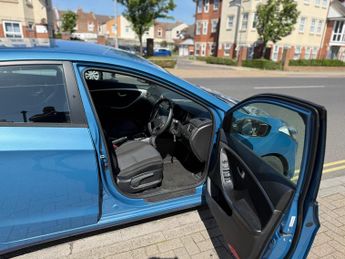 Hyundai i30 1.6 CRDi Active Hatchback 5dr Diesel Auto Euro 5 (110 ps)