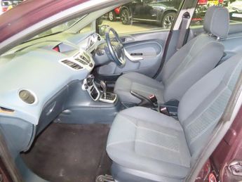 Ford Fiesta 1.4 Zetec Hatchback 5dr Petrol Automatic (154 g/km, 94 bhp)