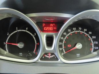 Ford Fiesta 1.4 Zetec Hatchback 5dr Petrol Automatic (154 g/km, 94 bhp)