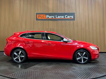 Volvo V40 1.5 T3 R-Design Nav Plus Hatchback 5dr Petrol Auto - 8 SERVICES 