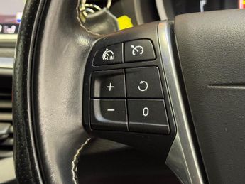 Volvo V40 1.5 T3 R-Design Nav Plus Hatchback 5dr Petrol Auto - 8 SERVICES 