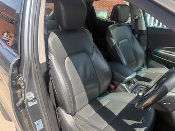 Hyundai Santa Fe 2.2 CRDi Blue Drive Endurance Edition SUV 5dr Diesel Auto 4WD Eu