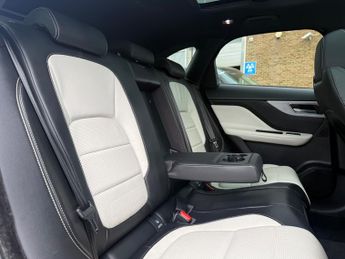 Jaguar F-Pace 2.0 D180 R-Sport SUV 5dr Diesel Auto AWD Euro 6 (s/s) (180 ps)