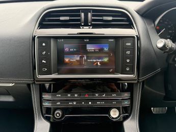 Jaguar F-Pace 2.0 D180 R-Sport SUV 5dr Diesel Auto AWD Euro 6 (s/s) (180 ps)