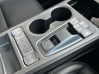Hyundai Kona 64kWh Ultimate SUV Electric Auto (10.5kW Charger) (204 ps) 5dr