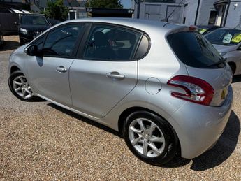 Peugeot 208 1.2 VTi PureTech Active Hatchback 5dr Petrol Manual Euro 5 (82 p