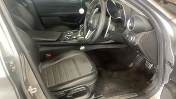 Alfa Romeo Giulia 2.0T Nero Edizione Saloon 4dr Petrol Auto Euro 6 (s/s) (200 ps)
