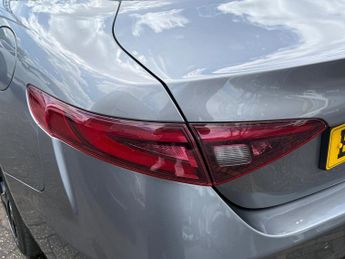 Alfa Romeo Giulia 2.0T Nero Edizione Saloon 4dr Petrol Auto Euro 6 (s/s) (200 ps)
