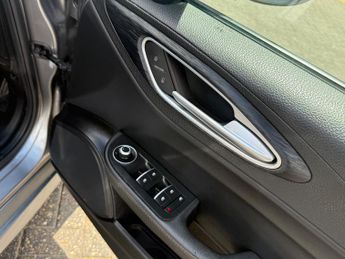 Alfa Romeo Giulia 2.0T Nero Edizione Saloon 4dr Petrol Auto Euro 6 (s/s) (200 ps)