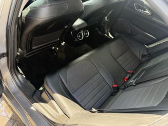 Alfa Romeo Giulia 2.0T Nero Edizione Saloon 4dr Petrol Auto Euro 6 (s/s) (200 ps)