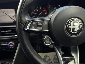 Alfa Romeo Giulia 2.2 TD Lusso Ti Auto Euro 6 (s/s) 4dr