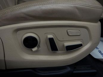 Hyundai Genesis 3.8 GDi V6 Auto Euro 5 4dr