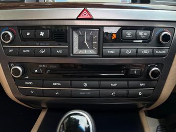 Hyundai Genesis 3.8 GDi V6 Auto Euro 5 4dr