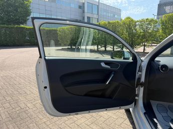 Audi A1 1.4 TFSI S line Hatchback 3dr Petrol S Tronic Euro 6 (s/s) (125 