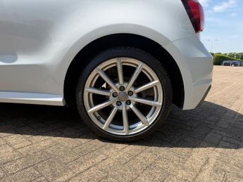 Audi A1 1.4 TFSI S line Hatchback 3dr Petrol S Tronic Euro 6 (s/s) (125 