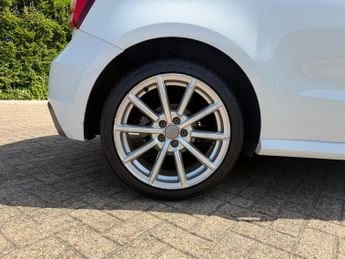 Audi A1 1.4 TFSI S line Hatchback 3dr Petrol S Tronic Euro 6 (s/s) (125 