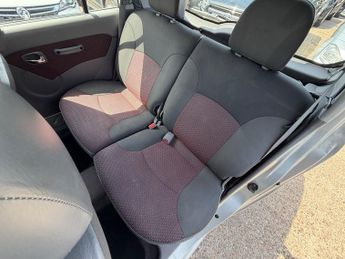 Hyundai Amica 1.1 CDX Hatchback 5dr Petrol Automatic (145 g/km, 62 bhp)