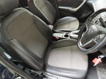 Vauxhall Astra 1.6 16v SE Hatchback 5dr Petrol Auto Euro 5 (115 ps)