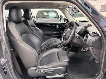 Mini Hatch 2.0 Cooper S Hatchback 3dr Petrol Auto Euro 6 (s/s) (192 ps)