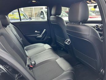 Mercedes-Benz A Class 1.5 A180d Sport Hatchback Diesel 7G-DCT Euro 6 (s/s) (116 ps) 5d