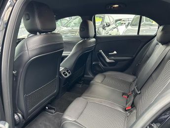 Mercedes-Benz A Class 1.5 A180d Sport Hatchback Diesel 7G-DCT Euro 6 (s/s) (116 ps) 5d