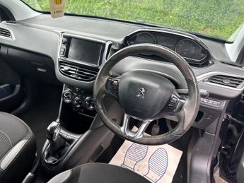 Peugeot 208 1.2 VTi Style Hatchback 5dr Petrol Manual Euro 5 (82 ps)
