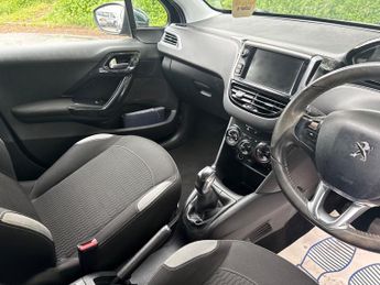 Peugeot 208 1.2 VTi Style Hatchback 5dr Petrol Manual Euro 5 (82 ps)