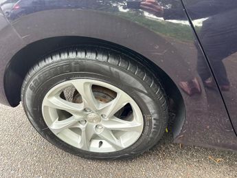Peugeot 208 1.2 VTi Style Hatchback 5dr Petrol Manual Euro 5 (82 ps)