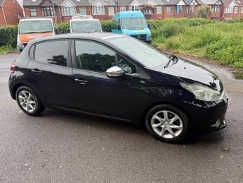 Peugeot 208 1.2 VTi Style Hatchback 5dr Petrol Manual Euro 5 (82 ps)